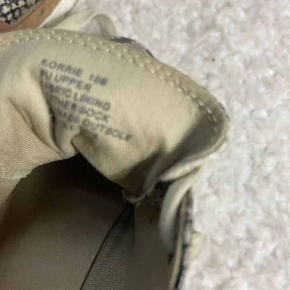 Steve Madden Korrie Lace-Up snake skin print Beige & gray Platform Sneakers SZ10